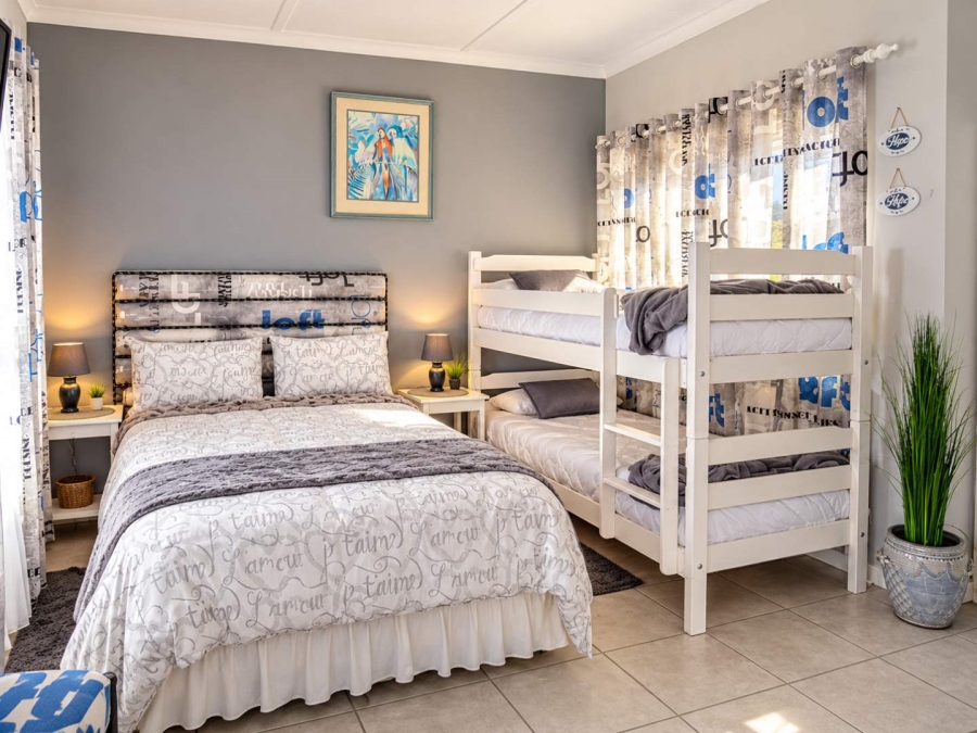 5 Bedroom Property for Sale in Kleinbaai Western Cape